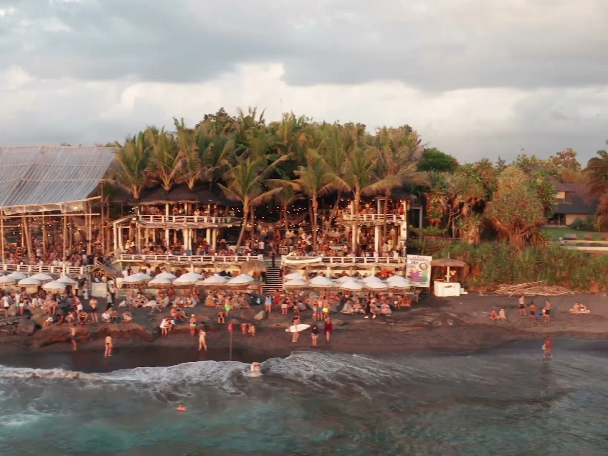 Beach clubs & sunsets