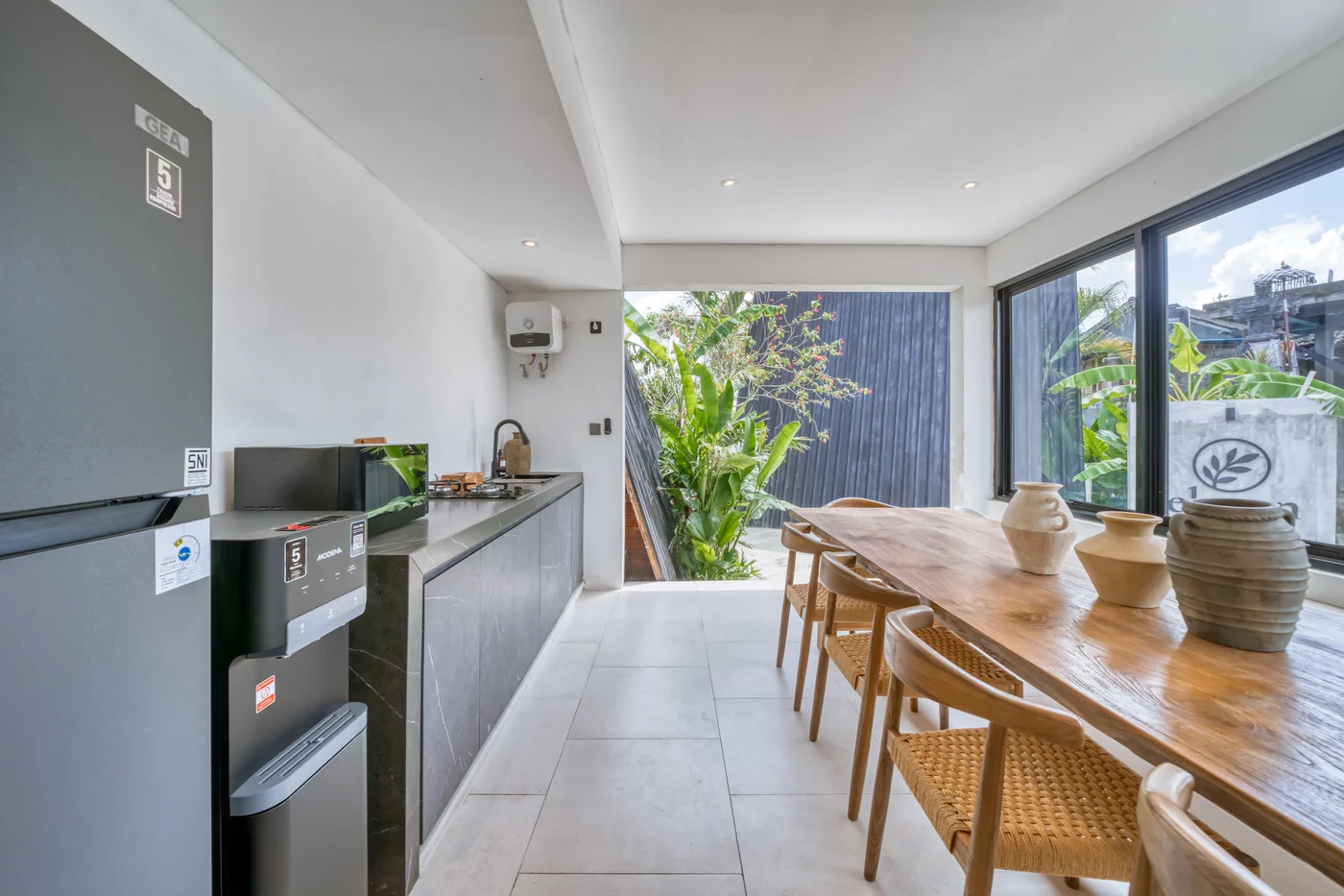 The shared kitchen and dining space at Elmon