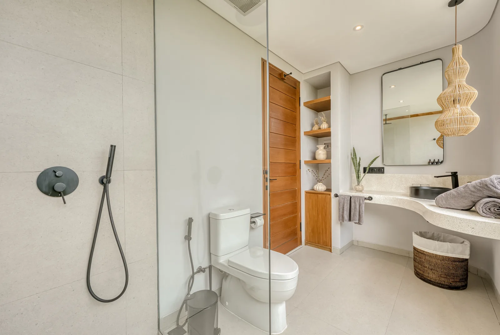 Pool View · Rain shower